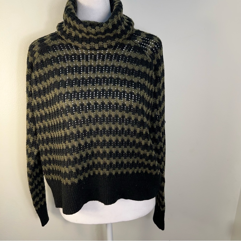 John + Jenn casual Olive and Black Checkered Turtleneck‎ Sweater size M